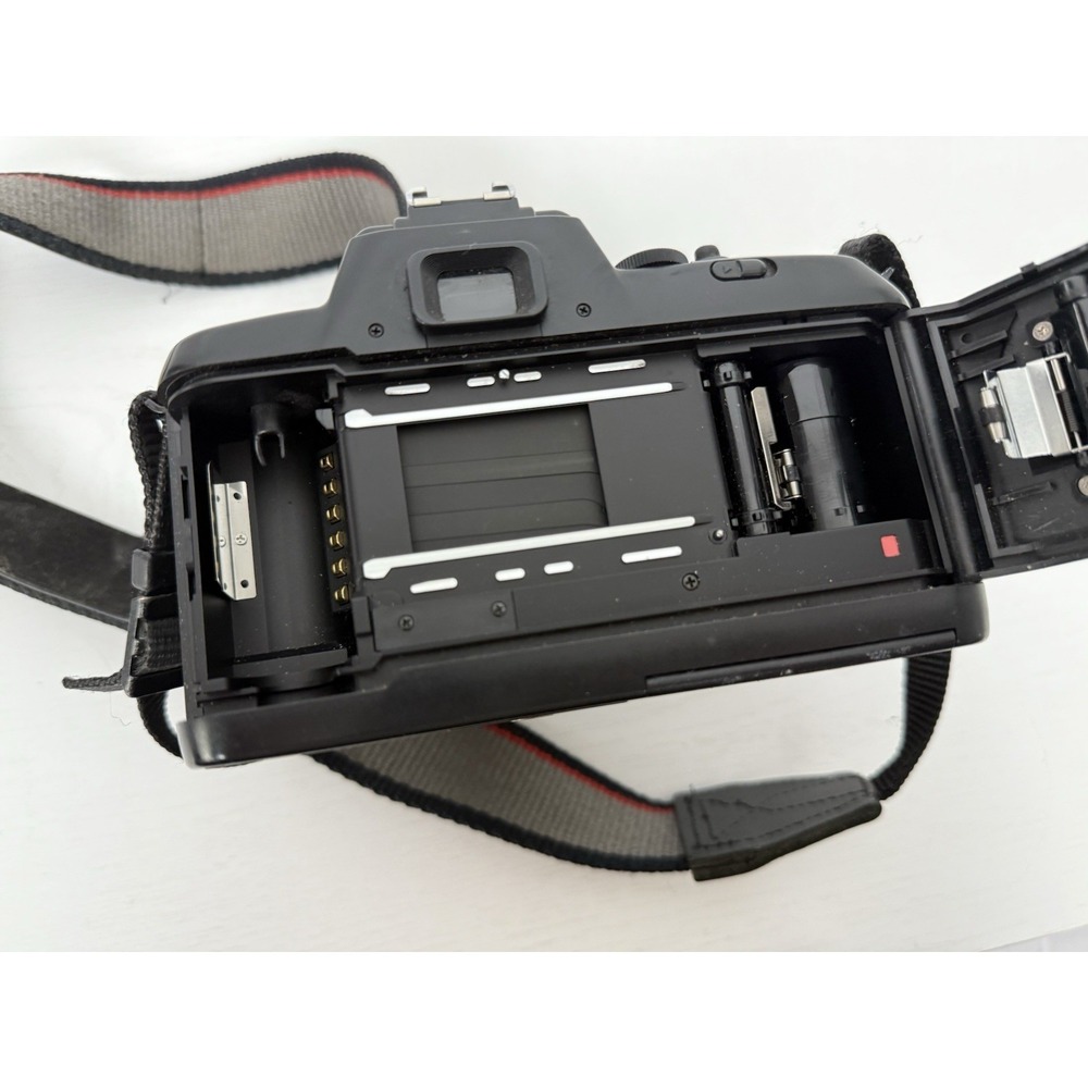 NIKON N5005 35mm SLR FILM CAMERA with AF Nikkor 35-70mm f3.3-4.5 Lens Cap Strap - Picture 13 of 16